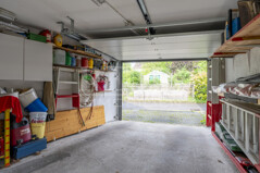 Garage mit elektrischem Tor
