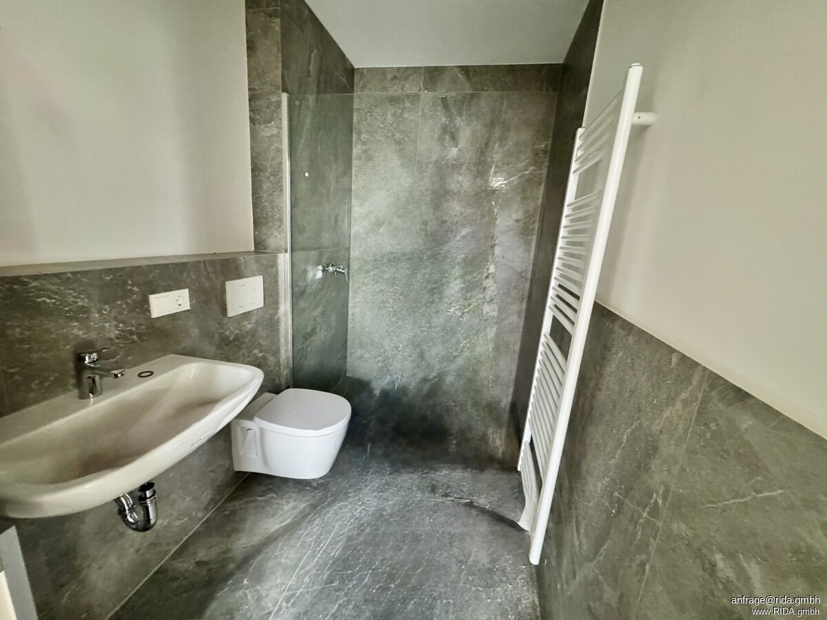 Welc(H)ome® by RIDA FLATS – Düsseldorf City! Kernsanierte Stadtwohnung mit Balkon - Photo 2