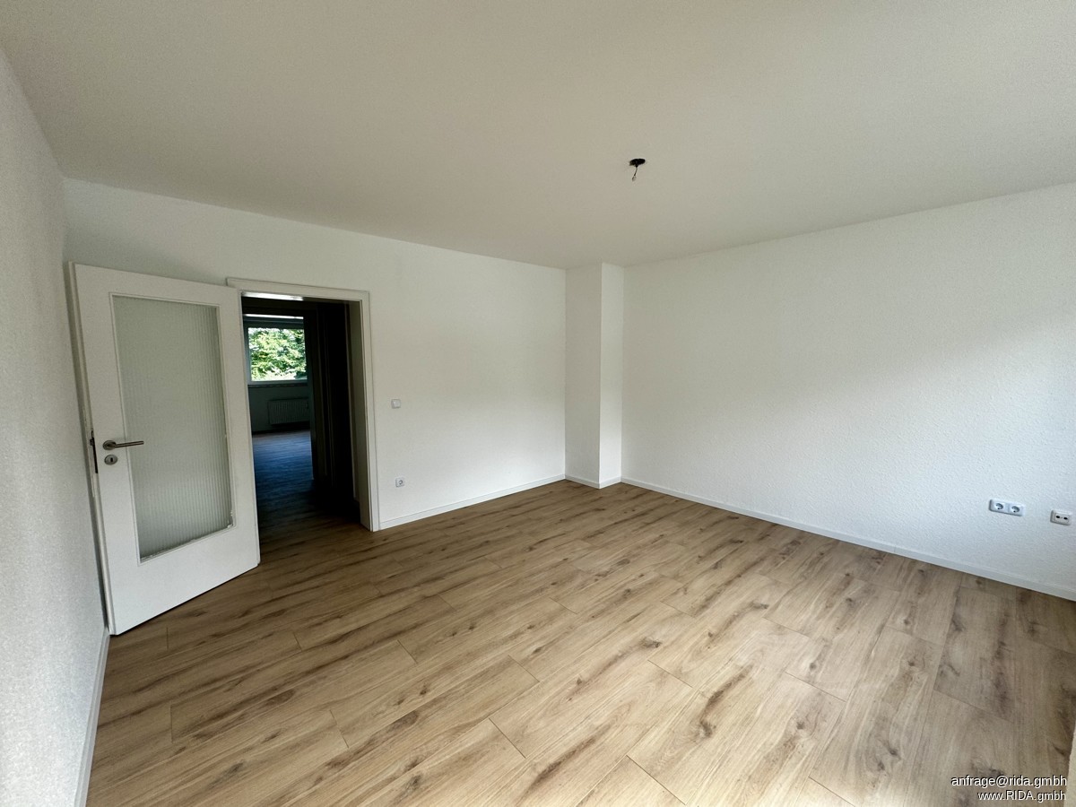 RIDA Residential! Modernisierte 3-Zimmer-Wohnung mit viel Stauraum und Balkon in von Köln-Nippes! - Foto 2