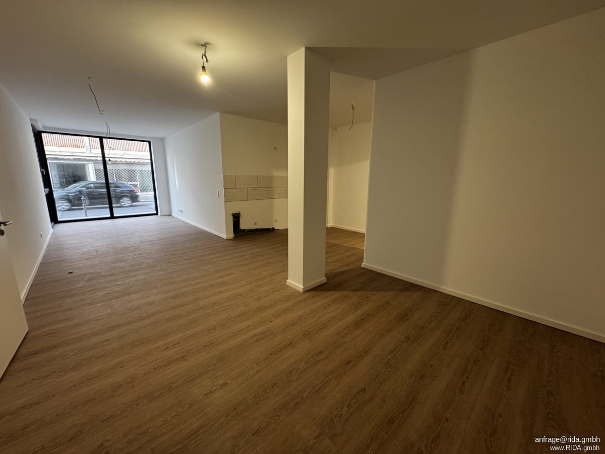 Welc(H)ome® by RIDA FLATS – Lichtdurchflutete EG-Wohnung mit großen Fensterfronten & Toplage - Photo 1