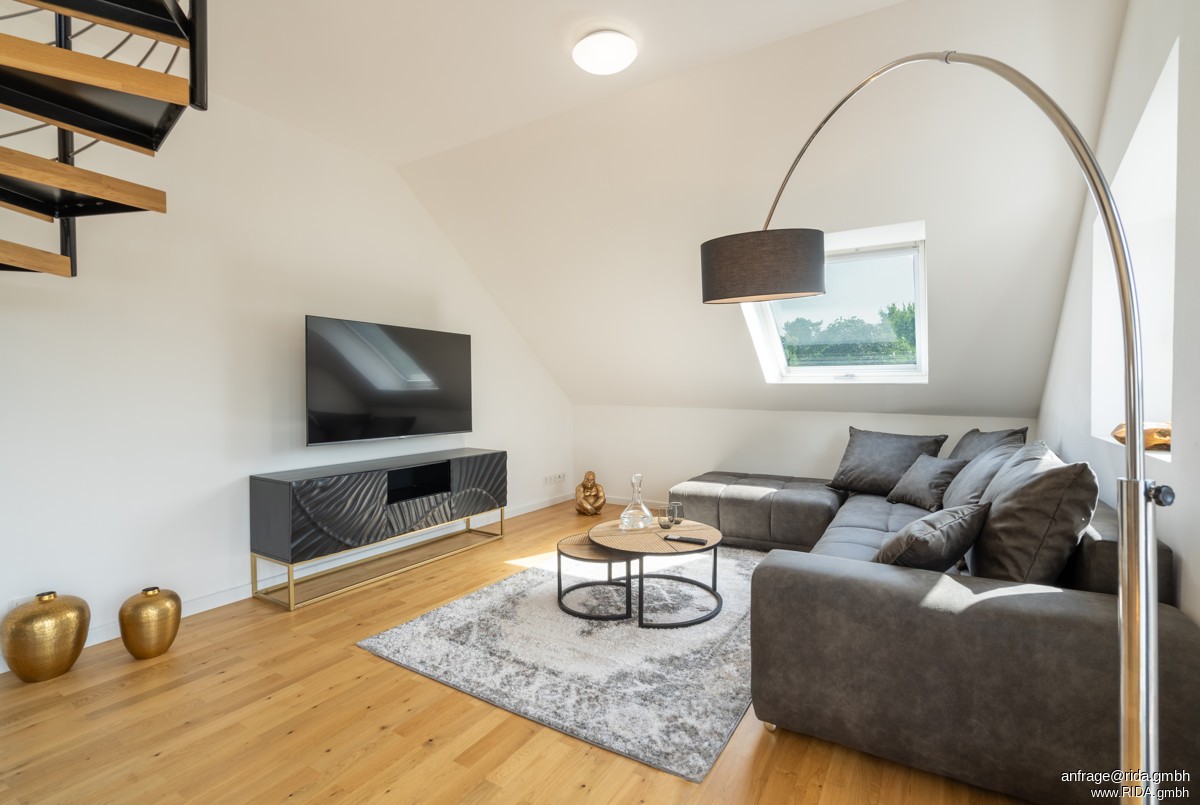 Welc(H)ome® by RIDA FLATS – Rodenkirchen Musikerviertel! Penthouse-Maisonette: Balkon & Garage - Photo 3