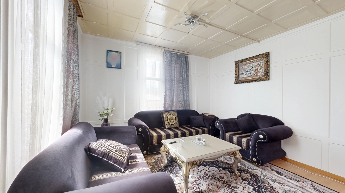 5.5 Zimmerwohnung EG, Staatsstr. 131