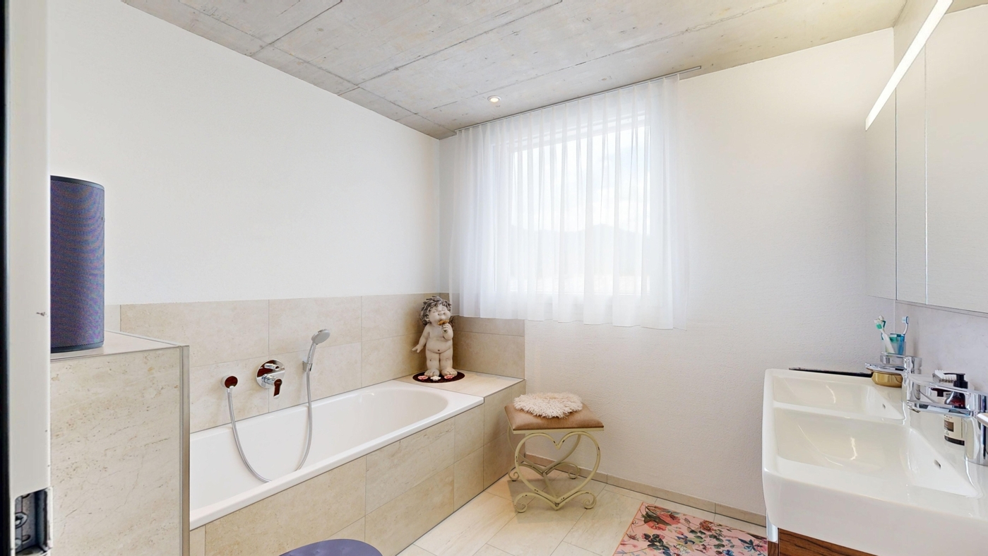 Badezimmer mit Badewanne