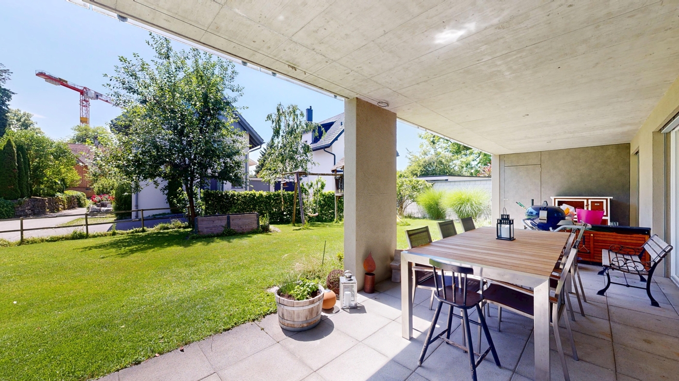 Terrasse mit Garten