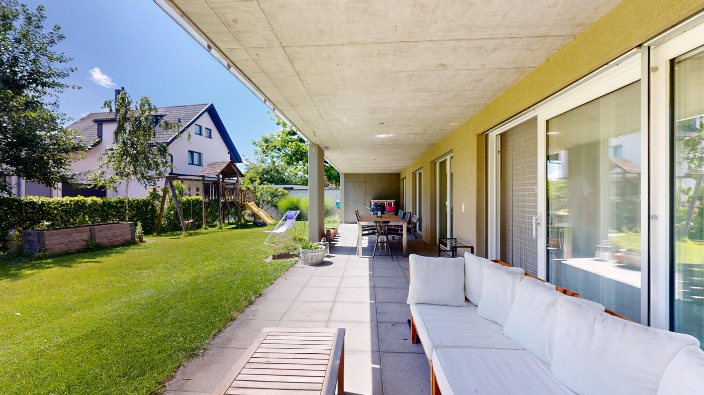 Terrasse mit Garten
