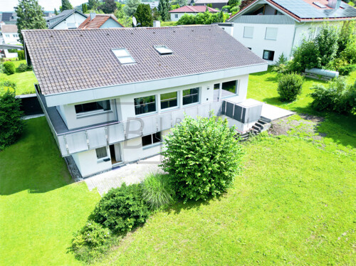 Hausansicht_Terrasse_Garten