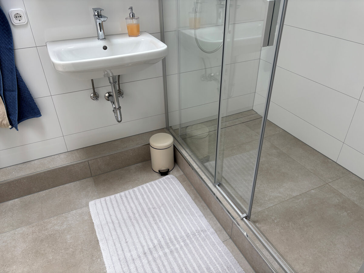 modernes Duschbad