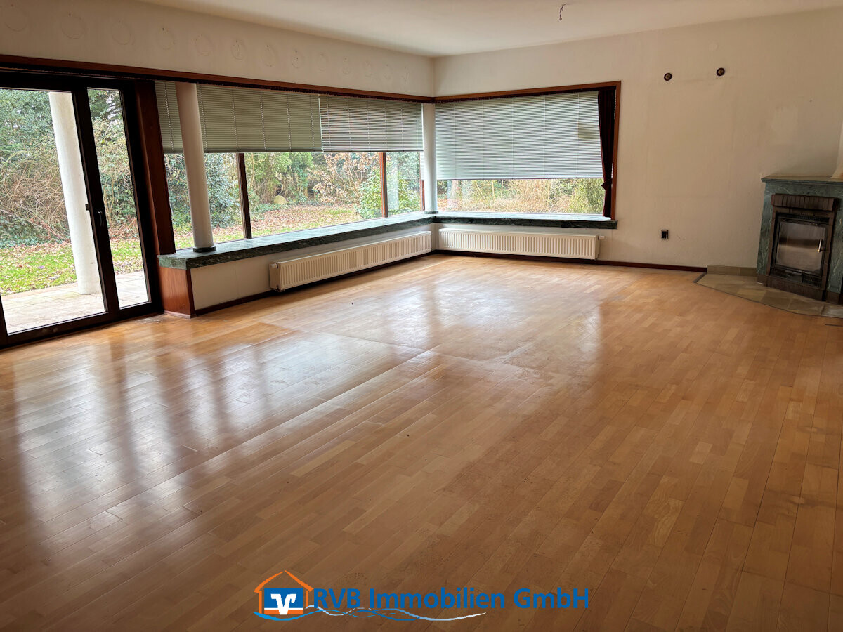 WE I: großes Wohnzimmer mit Terrassenzugang