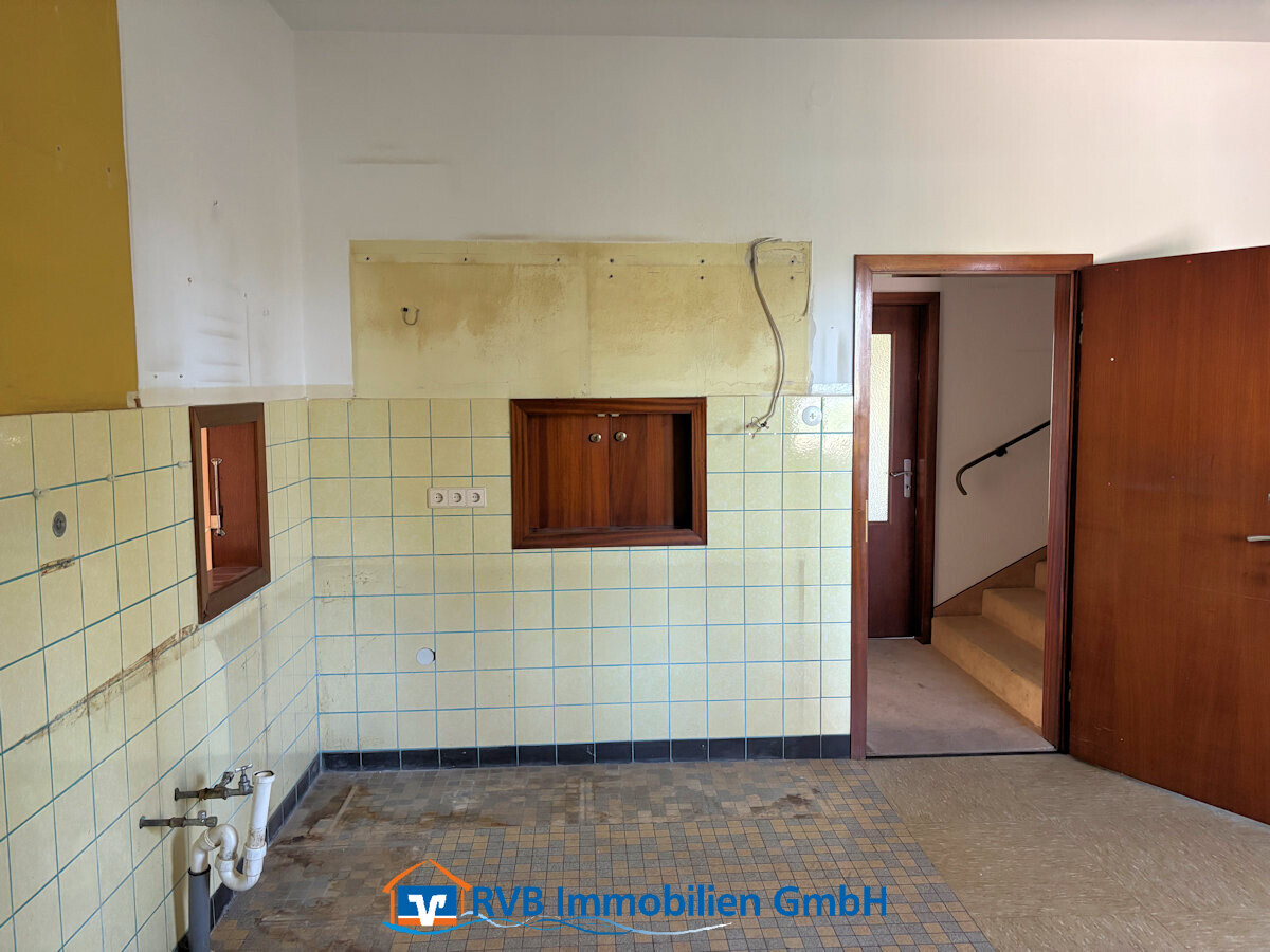 WE I: Küche mit Speisekammer