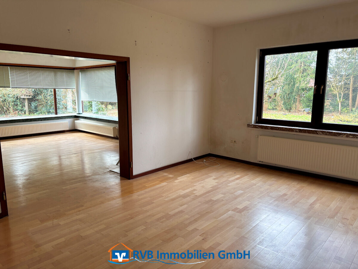 WE I: großes Esszimmer mit Durchreiche in die Küche u. Wohnzimmerzugang