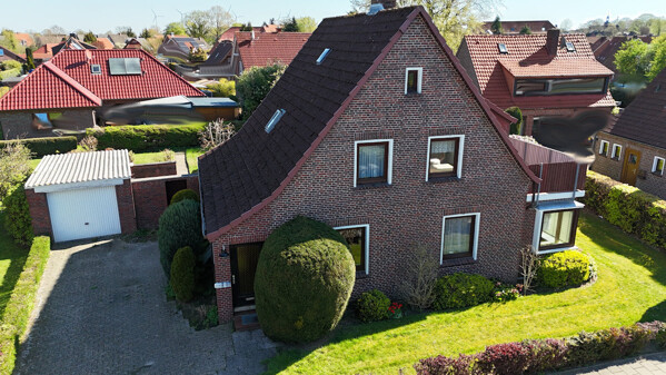 Einfamilienhaus mit Garage