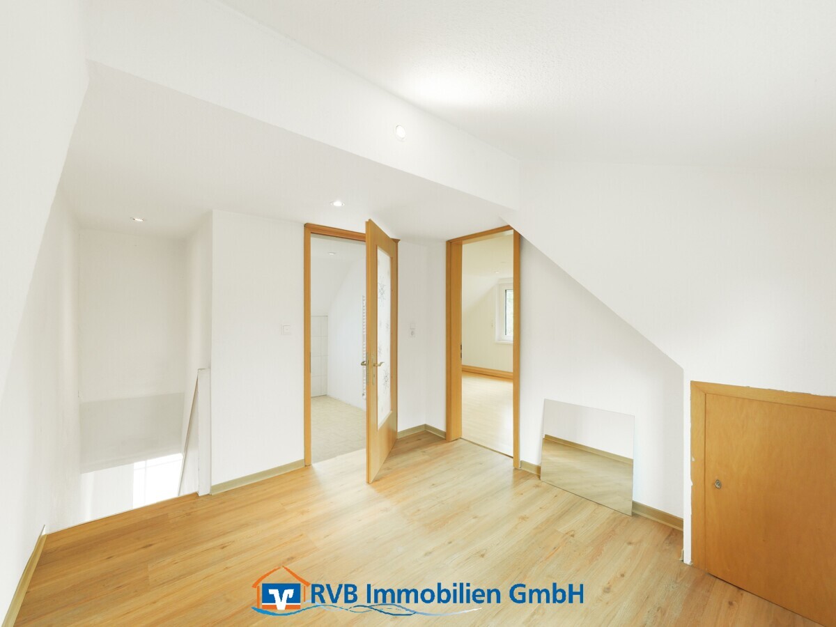 Flur DG Wohnung 2