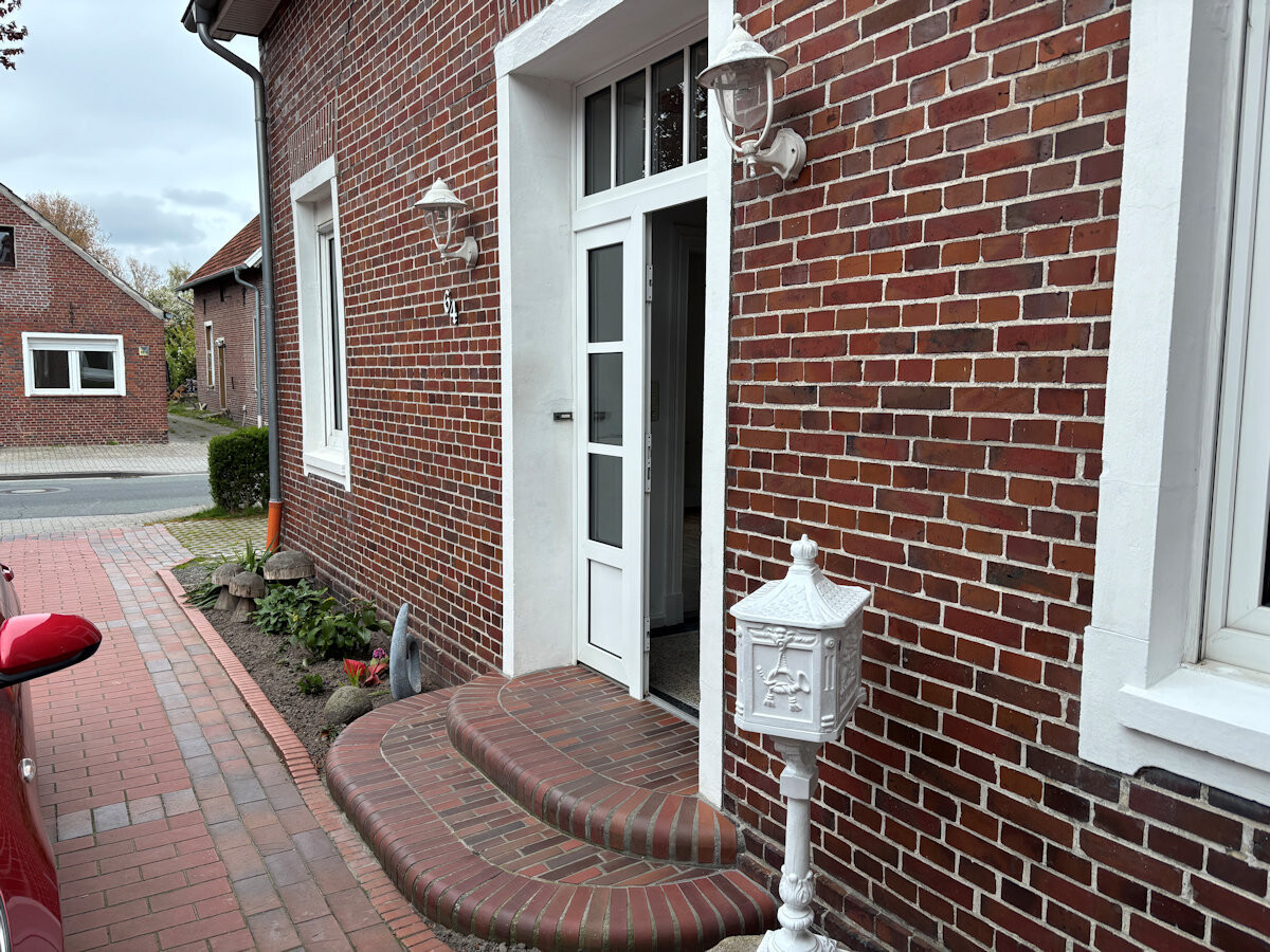 Eingang zum vorderen Wohnhaus I