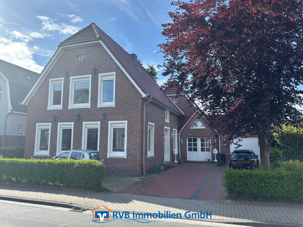 Zweifamilienhaus mit Garage u. Stellplatz