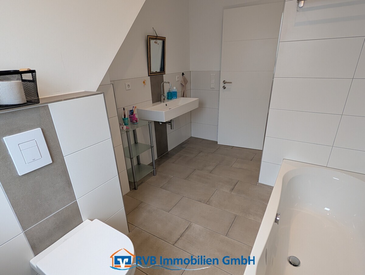 Mit Wanne, Dusche und WC