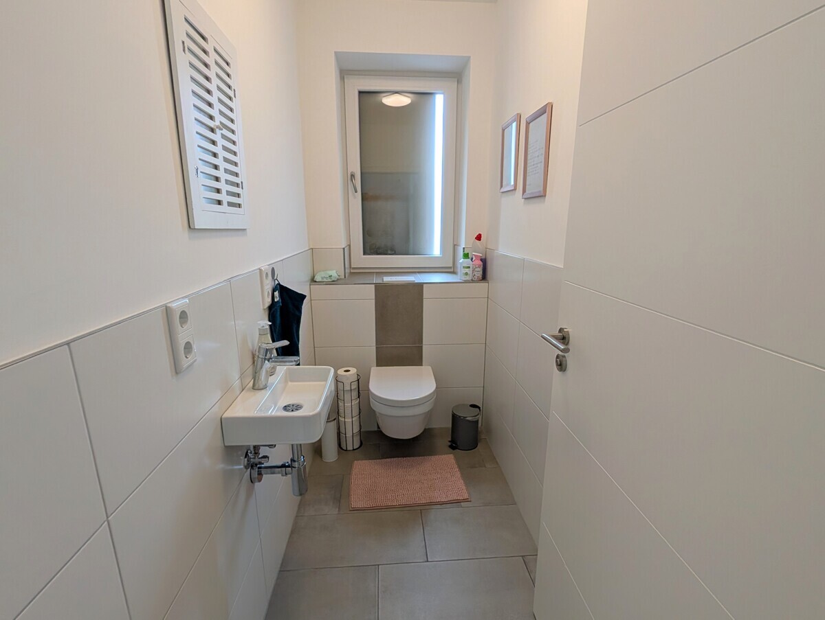 Separates Gäste-WC