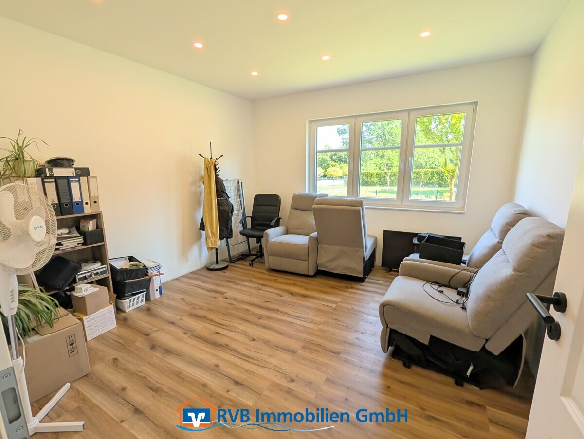 Büro/ Gästezimmer im Erdgeschoss