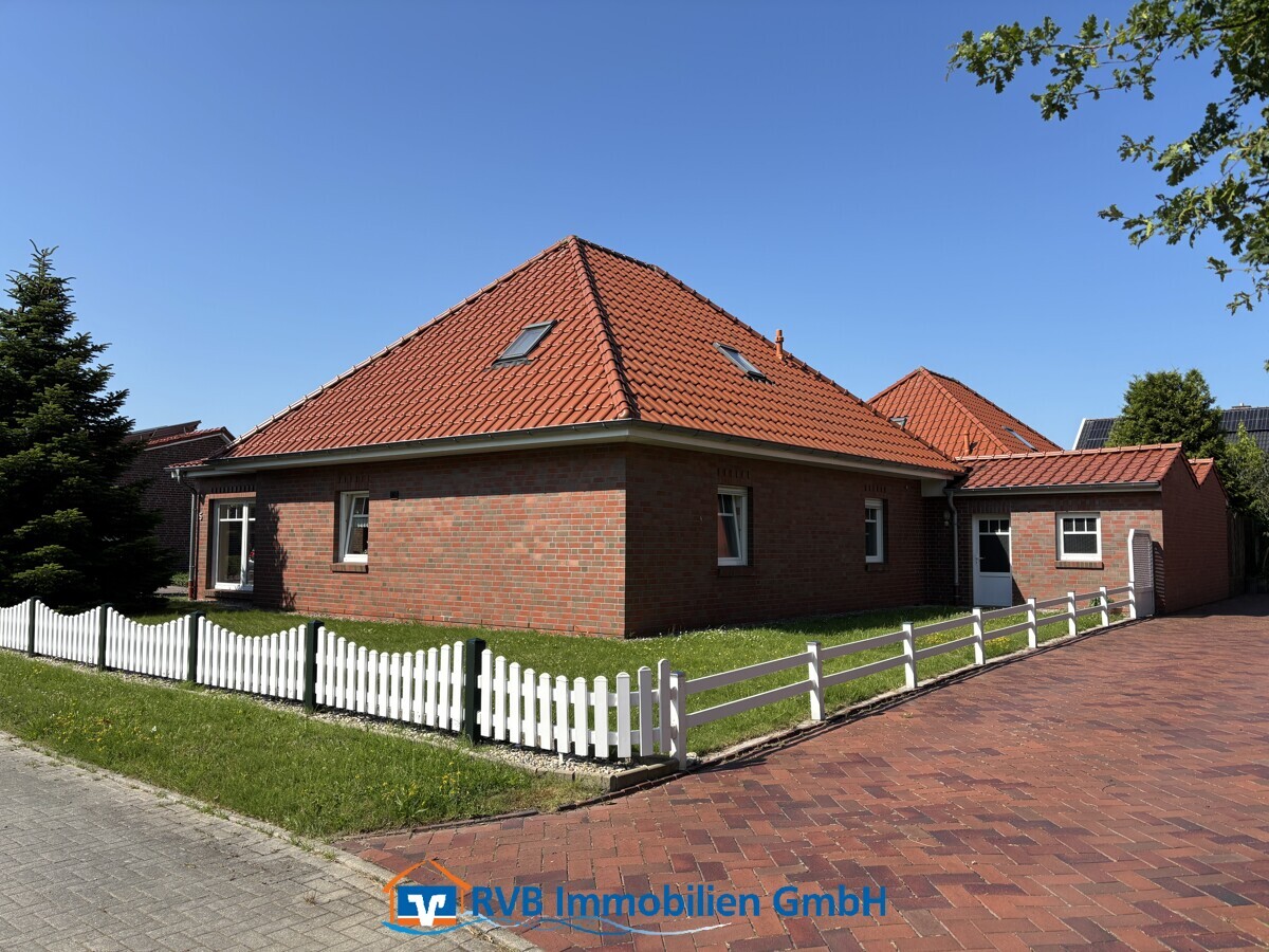 mit Aussentür zur Garage