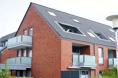 Wohnung mit Balkon und Loggia.jpg