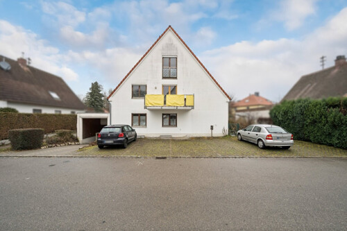 Außenansicht mit Stellplatz