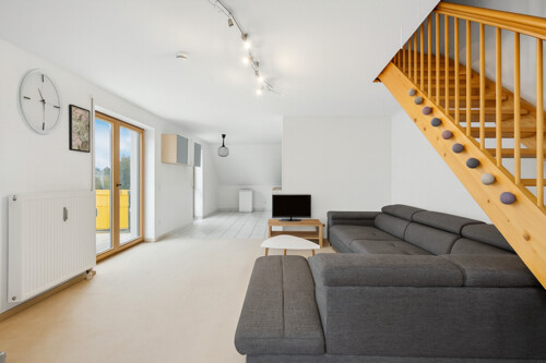 Wohnzimmer mit Blick in Küche