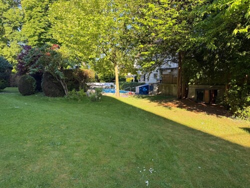 Gartenpanorama mit Pool