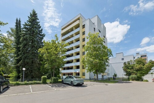 Außenansicht mit Stellplatz