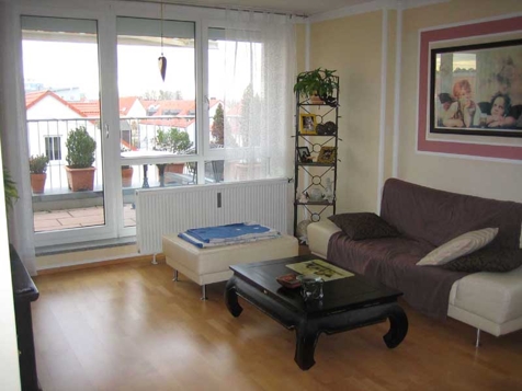 Geräumiges Wohnzimmer