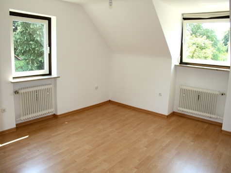 Lichtdurchflutetes Wohnzimmer