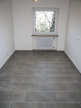 Schön geflieste Küche