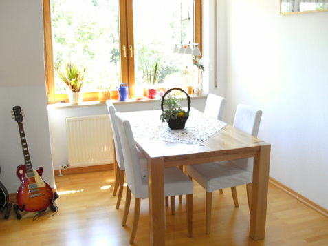 Schöner, heller Essbereich