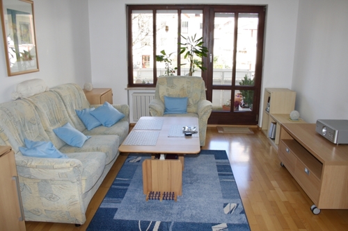 Wohnzimmer mit schönem Parkett