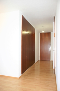 Großer Wandschrank in Diele