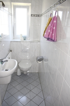 Gäste-WC mit Fenster