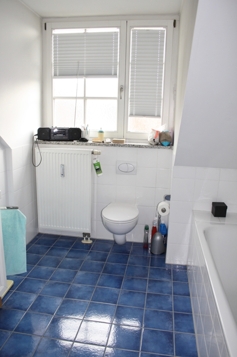 Tageslichtbad mit Wanne ...