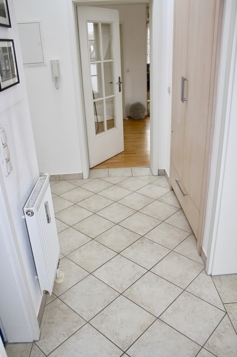 Hübsche Diele mit Einbauschrank