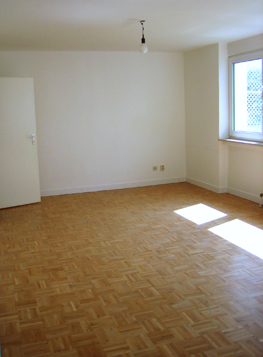 Wohnzimmer mit Stäbchenparkett