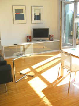 Wohnzimmer mit edlem Parkett