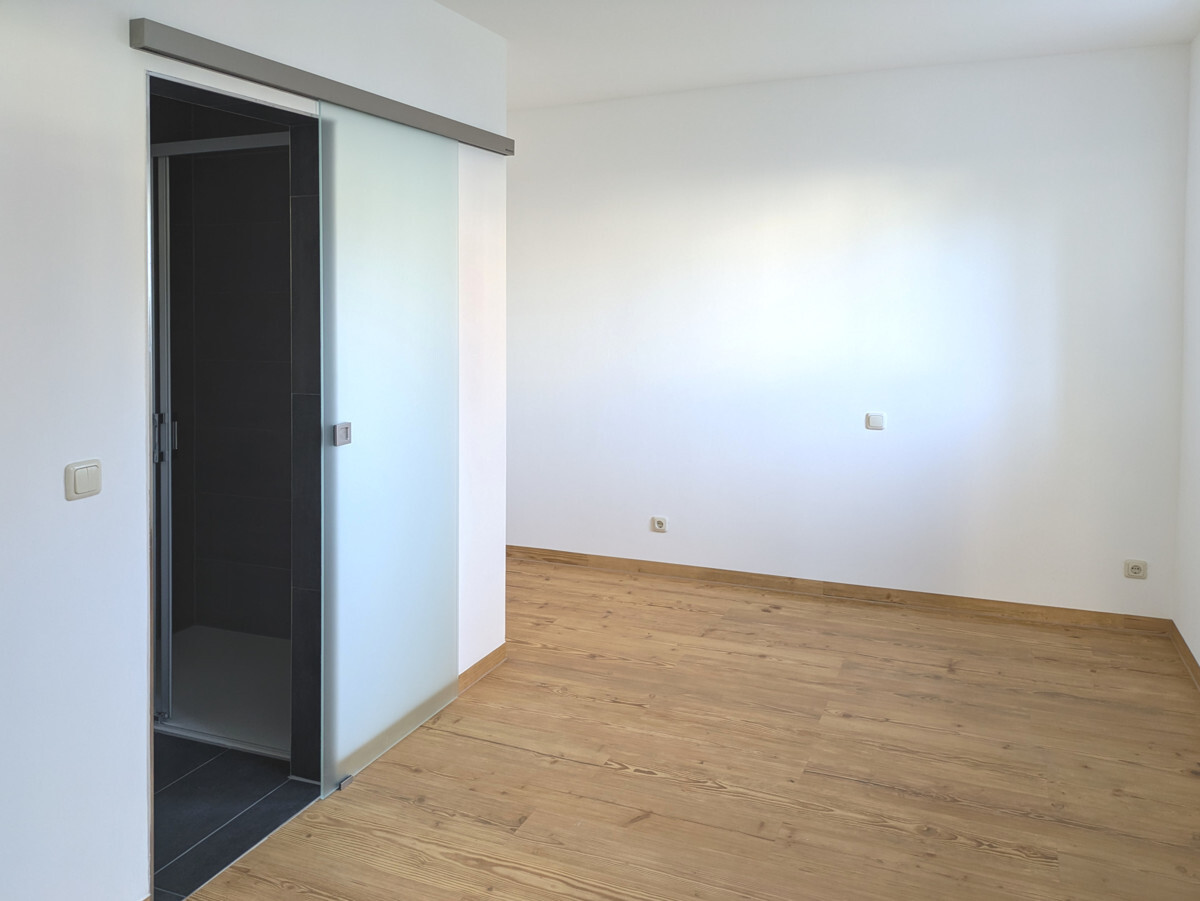 Schlafzimmer mit Zugang Bad