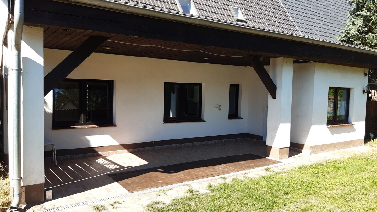 DHH überdachter Eingang