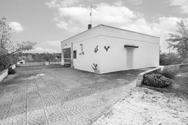 0022588-00_villa_martucci_raro_realty_valle_ditria_ost