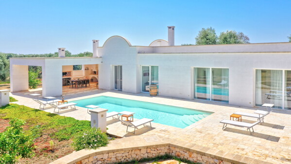 005-drone-villa-puspo-carovigno-alto-salento-puglia-raro-villas-1920