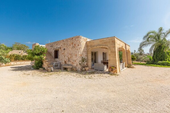 villa_con_piscina_vista_mare_a_pescoluse_17.jpg