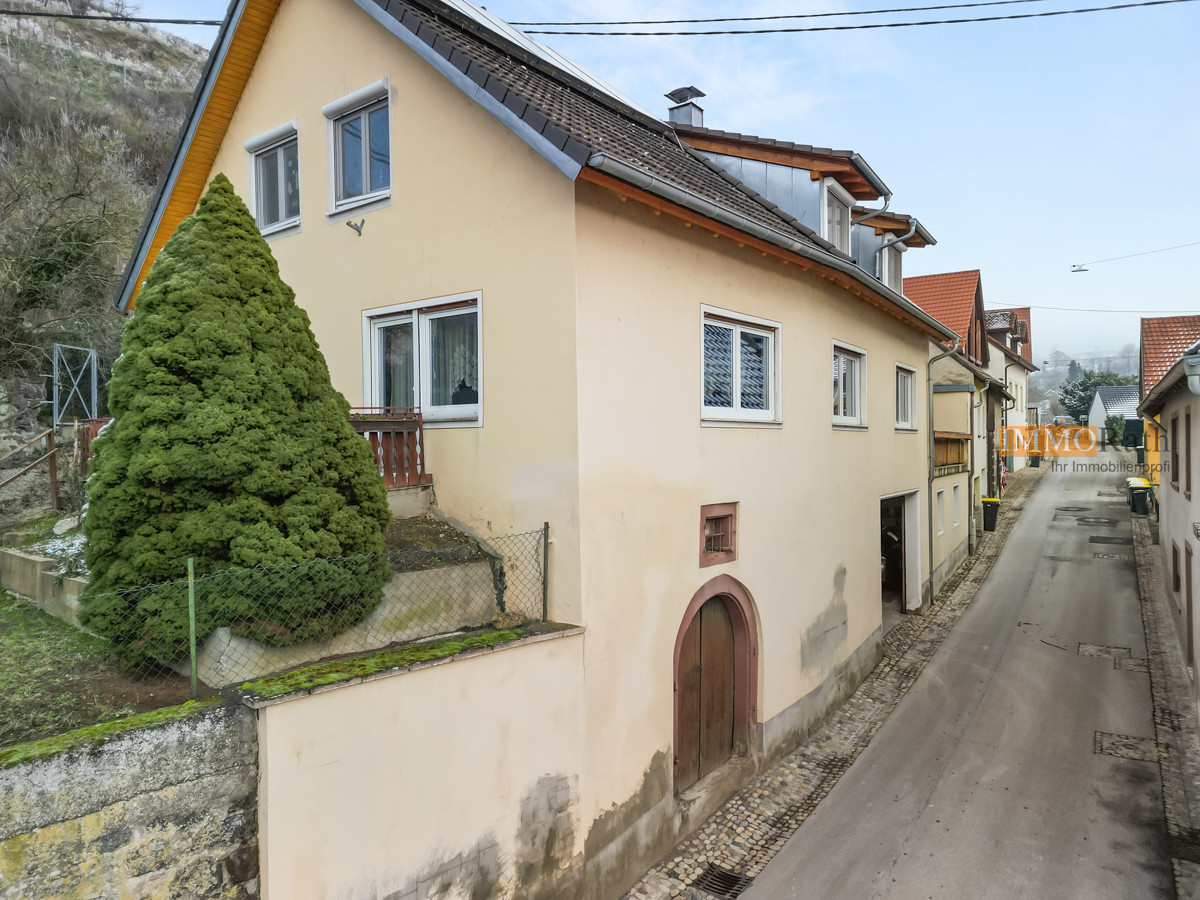 Mehrgenerationenhaus im Kaiserstuhl mit Terrasse und Garten in Vogtsburg