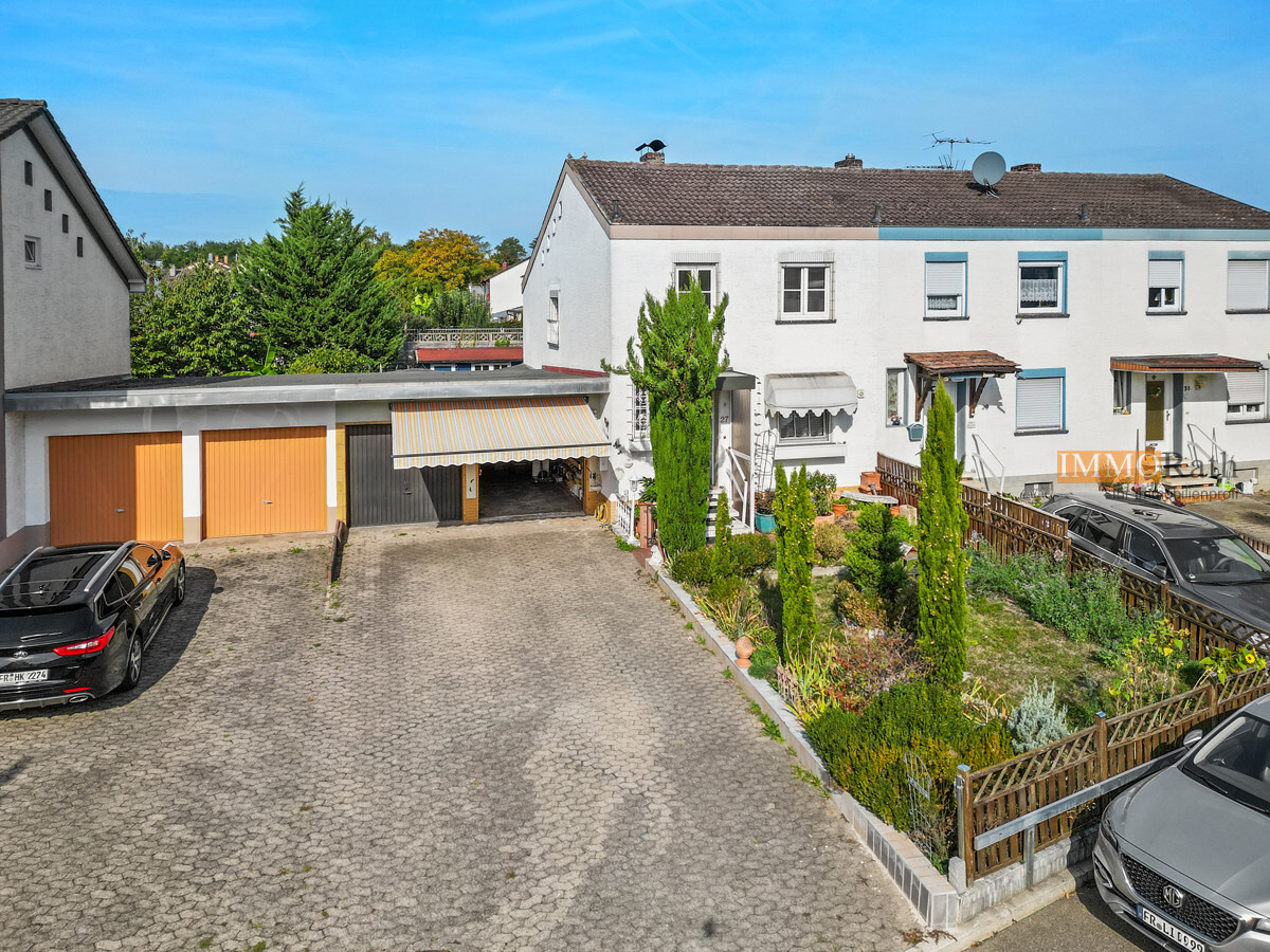 Schönes Reihenendhaus mit Garten und Doppelgarage in Neuenburg