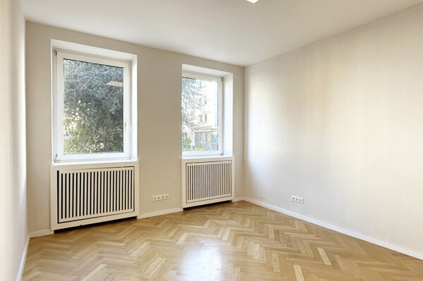 Büro 1