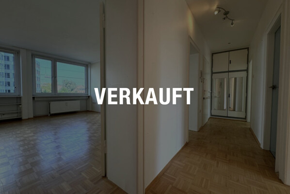 Diele (Blick ins Wohnzimmer)
