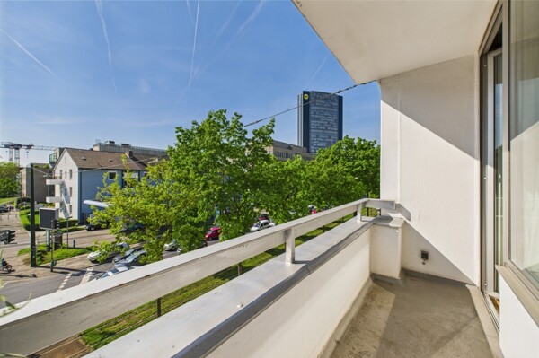 Balkon Straßenseite
