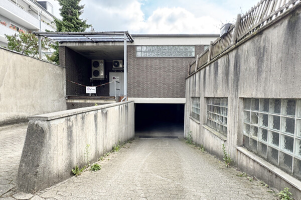 Ein-/Ausfahrtstor 