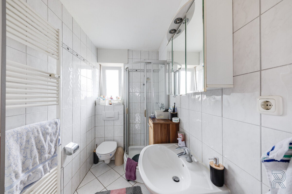 1. OG Wohnung links - Bad